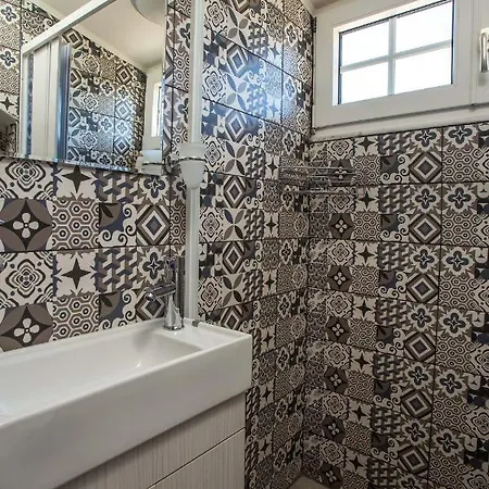 Athina's With Heated Pool *