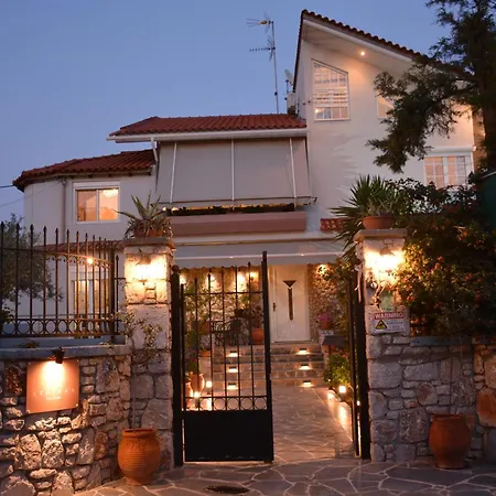 ヴィラ Athina's With Heated Pool