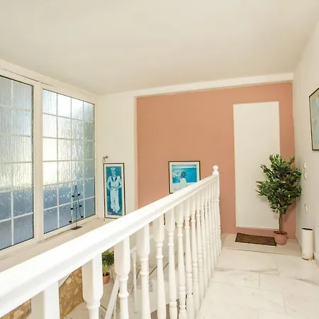 Athina's With Heated Pool Vila *