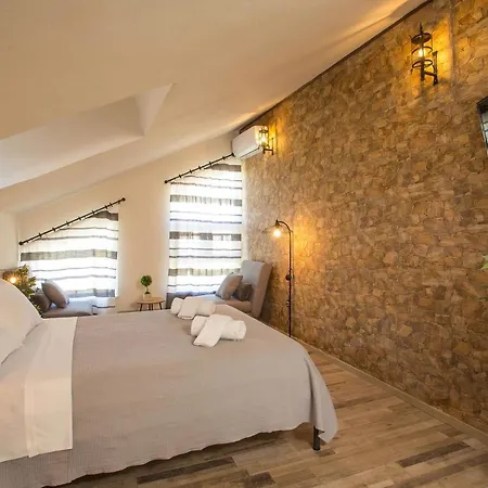 Athina's With Heated Pool Vila *