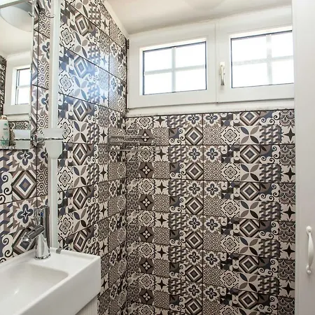 Athina's With Heated Pool Villa *