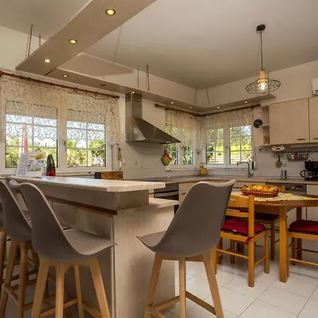 Villa Athina's With Heated Pool *