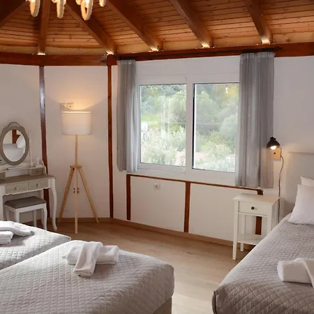 Athina's With Heated Pool Villa