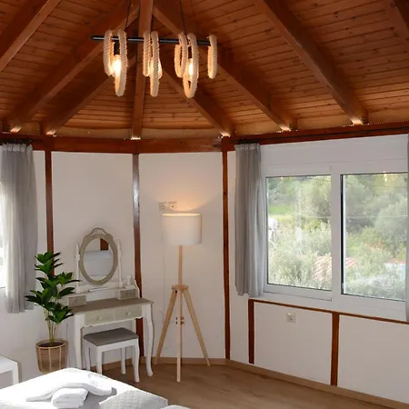 Villa Athina's With Heated Pool *