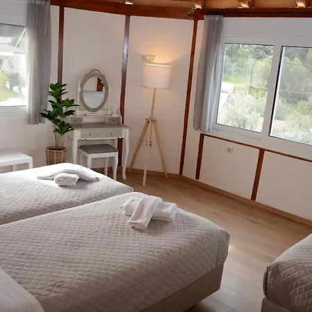 Athina's With Heated Pool *