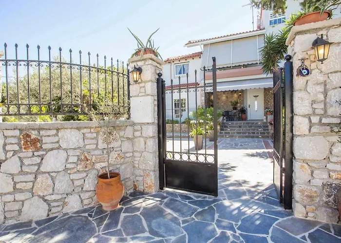 Vilă Athina's With Heated Pool *