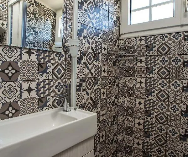 Athina's With Heated Pool *