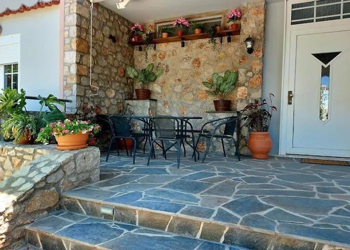 Athina's With Heated Pool *