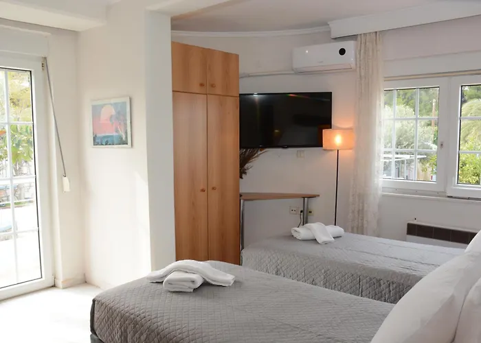 Athina's With Heated Pool Villa