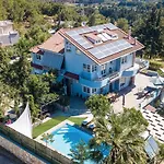 Athina's With Heated Pool