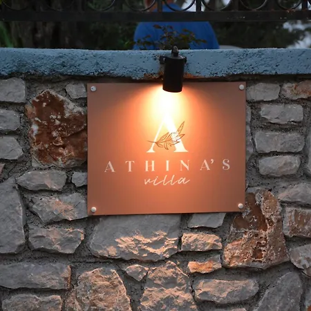 Athina's With Heated Pool Vilă