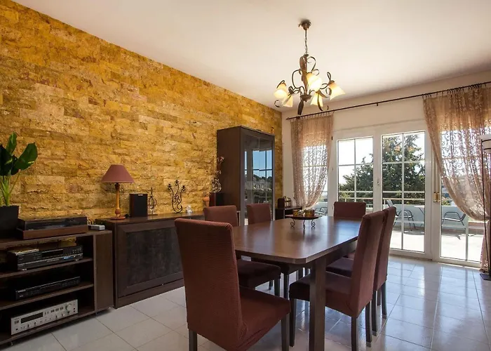 Athina's With Heated Pool Villa