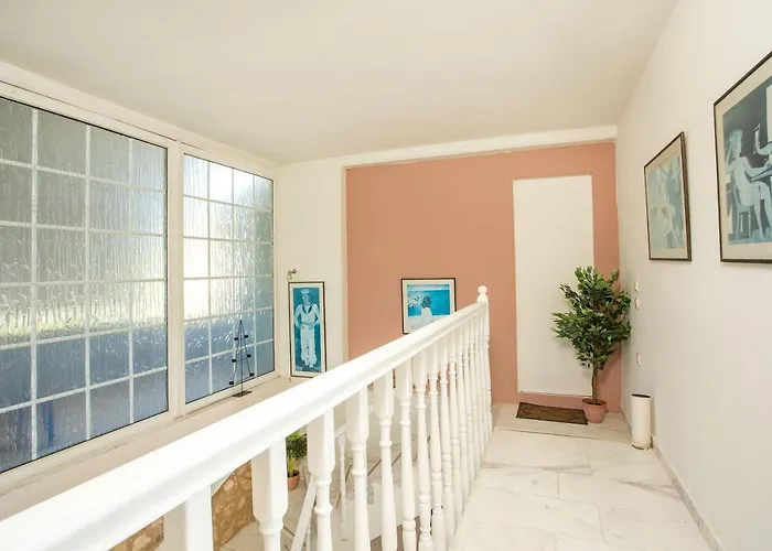 Athina's With Heated Pool Villa *