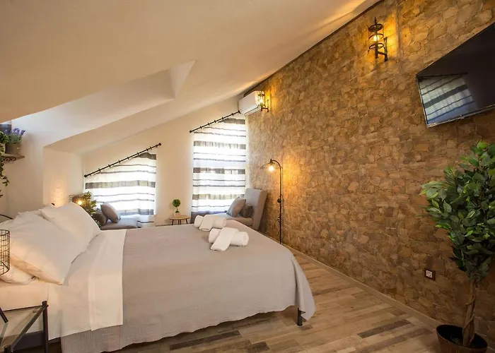 Athina's With Heated Pool Villa *