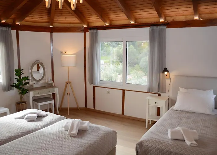 Athina's With Heated Pool Villa